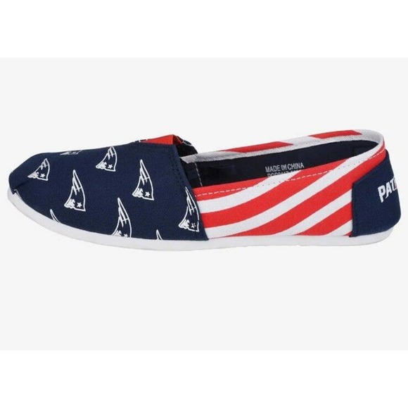 FOCO NFL Football Women's New England Patriots Canvas Slip On Shoe New with Tags - Picture 2 of 4